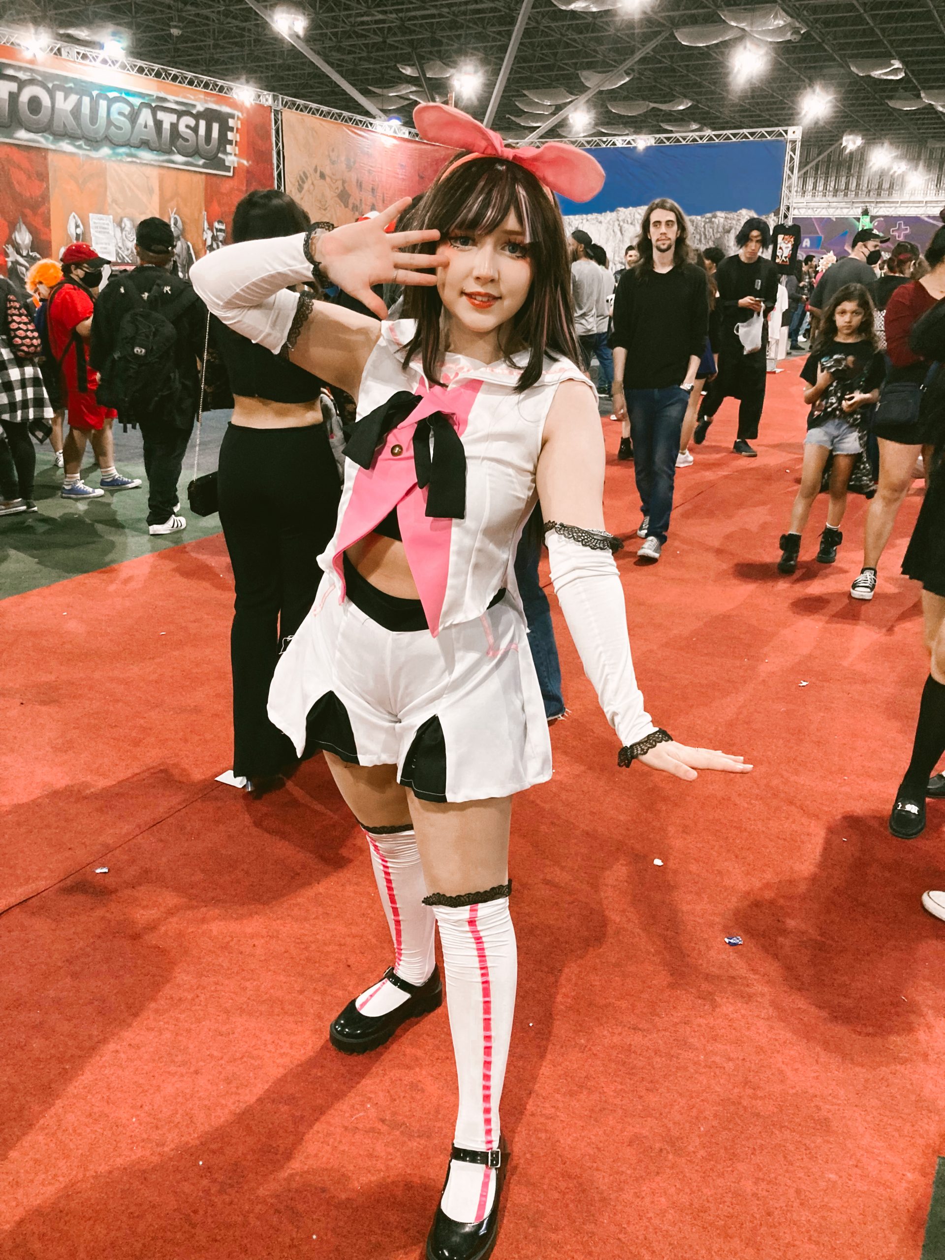 Cosplay de Kizuna Ai, Youtuber pioneira Vtuber, no Anime Friends 2022. Crédito: Carolina Kitamura